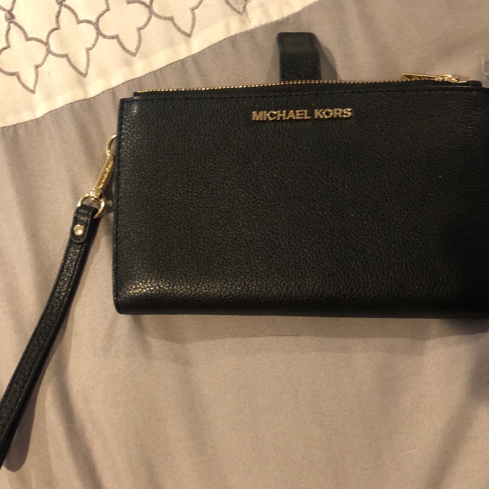 Michael Kors smartphone wallet